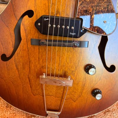 Godin 5th Avenue CW Kingpin II - Cognac Burst image 5