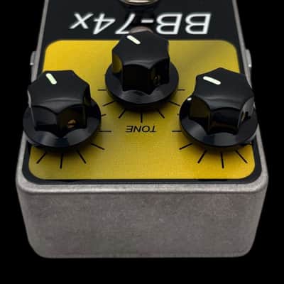 Mr. Black BB-74x Distortion 2010s - Black/Gold X8199 image 3