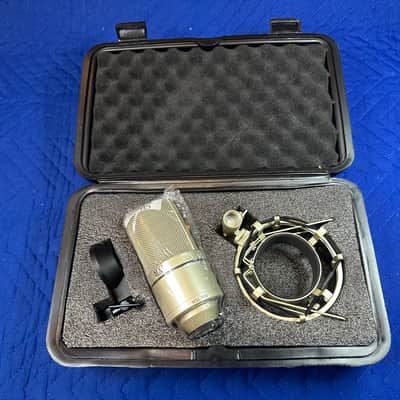 MXL 990 Cardioid Condenser Microphone – Shockmount, Hard Case & Manual – Champagne 2003-2008 - Champagne image 3
