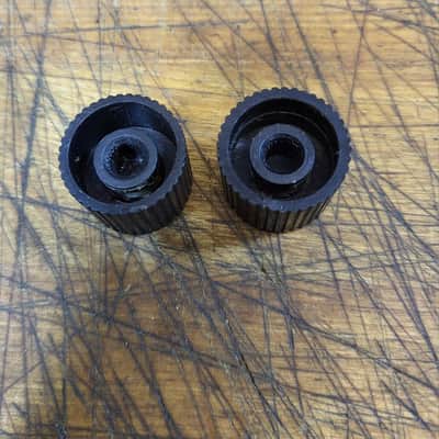 Silvertone Vintage RARE 1962 Silvertone 1448 Amp in Case Guitar Matched Set of Volume Tone Knobs Danelectro Luthier Parts image 3