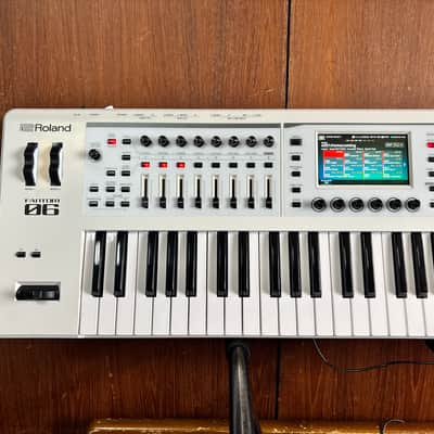 Roland FANTOM-06 Synthesizer Keyboard Limited Edition White w/ gig bag image 2