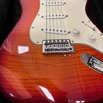 Fender Stratocaster 2010's - Cherry Sunburst image 2