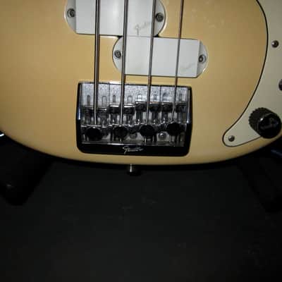 Fender Precision Bass Elite II 1983 cream/custard image 2