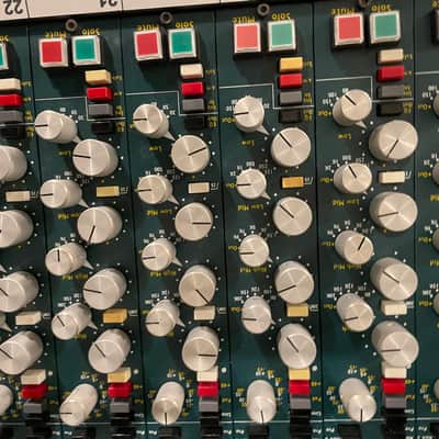 DAKING 1112 24 CH 8 BUS CONSOLE CLASS A DISCRETE 2000's image 10