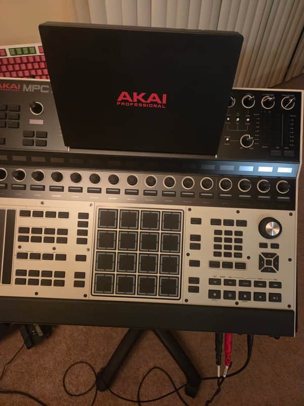 Akai MPC XL Standalone Music Production Center 2026 - Present - Grey Bild 1