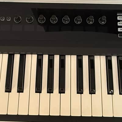 Native Instruments Komplete Kontrol S49 Keyboard Controller | Reverb
