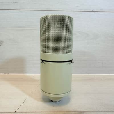 MXL 770 Large Diaphragm Cardioid Condenser Microphone w/ Shock Mount & Hard Case image 3
