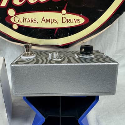Crotonics Model T Distortion Pedal with Box image 4
