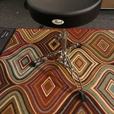 TD-17KVX V-Drum Kit with monitor, rug, and throne image 3