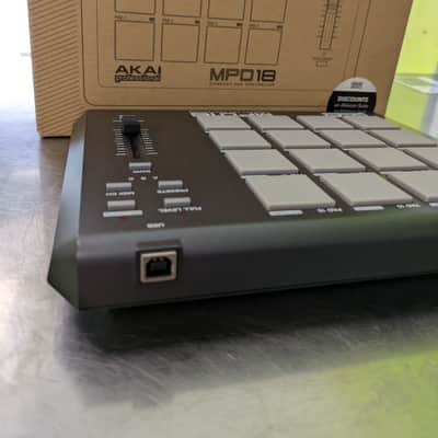 Akai MPD18 2010s - Black image 3
