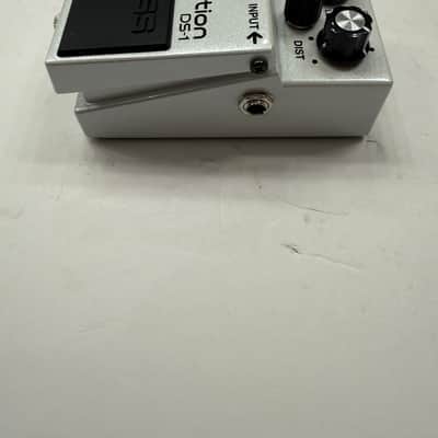 Boss Roland DS-1-WH Distortion Pearl White Limited Edition Guitar Effect Pedal image 4
