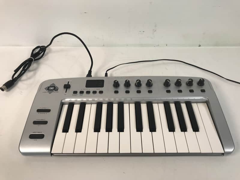 M-Audio O2 25-Key Ultra-Thin Mobile USB MIDI Controller image 1