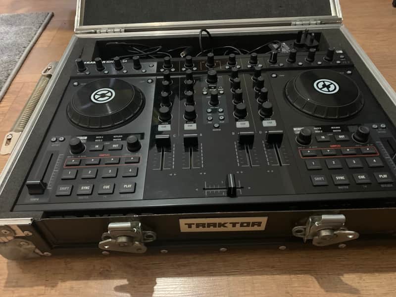 Native Instruments Traktor Kontrol S4 MK1 + Original Traktor Flight Case image 1
