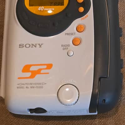 Sony WM-FS555 AM FM auto-reverse cassette walkman Early 2000s - White gray orange image 2