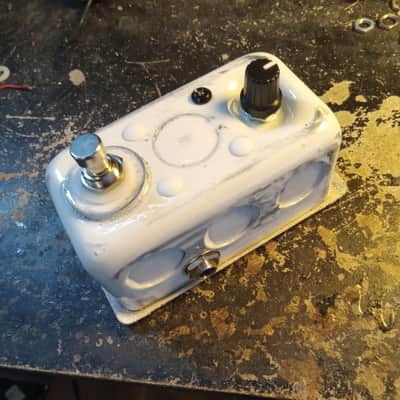 Dongeomac Meathead Fuzz in Distressed White image 3