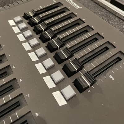 Lightprocessor Q-commander DMX moving light lighting desk image 5