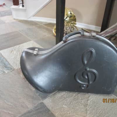 Double French horn with case and mouthpiece image 9