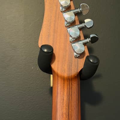 Aslan Guitars White Pearl 2021-Present - White image 6