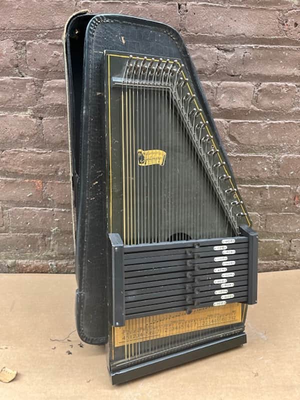 Autoharp By Oscar Schmidt 12 Chord 32 string Auto Harp W/ Case - Black image 1