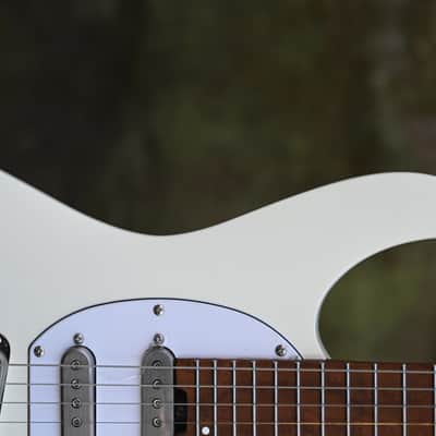 Ibanez Ichika Nito Signature ICHI10 - Vintage White Matte image 6