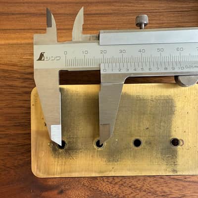 Hipshot Style B bass bridge - 18mm - solid Brass Black image 2