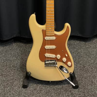 Fender American Deluxe Stratocaster 2005 - Honey Blonde image 2