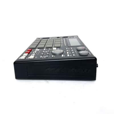 Akai MPC1000 Music Production Center w/ 128 MB of internal memory & 128MB CF card / Later Model Integrated Pad Sensor 2004 - 2013 - Black Worldwide Shipment image 5