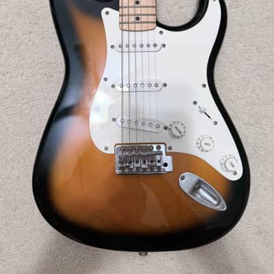 Squier Affinity Series Stratocaster with Maple Fretboard 2001 - 2021 - 2-Color Sunburst image 2