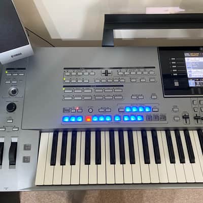 Yamaha Tyros 5 76 Keyboard with Yamaha MS-05 Speaker Set & L-7S Stand in Excellent Condition image 3