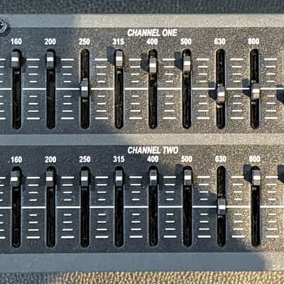 dbx 231 Dual Channel 31-Band EQ | Reverb