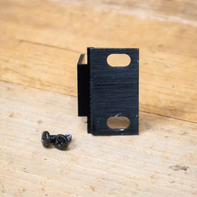 DBX Single Rack Ear for 163x/263x/363x/463x/563x Mount Bracket U281088 image 2
