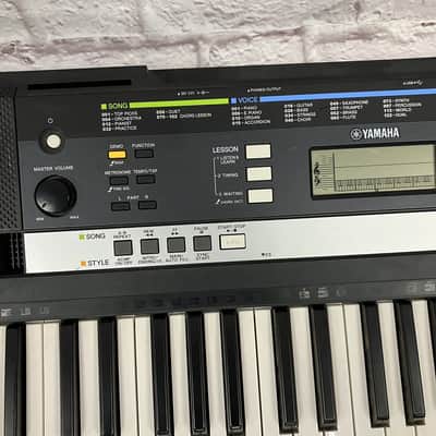 Yamaha PSR-E243 61-Key Electronic Keyboard image 3