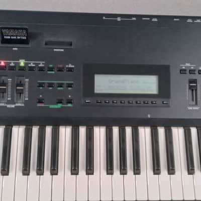 Yamaha SY77 Synthesizer 1989 - Black