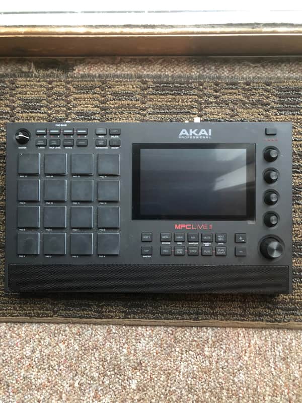 Akai MPC Live ll With Case 2 Tb Hd 2022 - No cosmetic flaws image 1