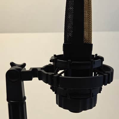 AKG C414 XLII Large Diaphragm Multipattern Condenser Microphone image 4