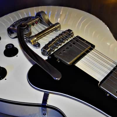 Hagstrom SWEDE L.P. 1976 White Aged,  Geppetto Camelot PAF pups..   Bigsby trem system.  Watch video image 3