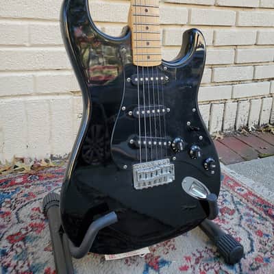 80s/90s Epiphone (Epi) Stratocaster Style Guitar MIK Black on Black w Gig Bag ~ Very Good+ Condition image 1