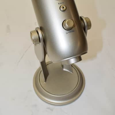 Blue Yeti USB Microphone w/ Box image 3