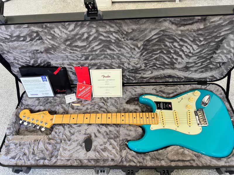 Fender American Professional II Stratocaster with Maple Fretboard 2020 - Present - Miami Blue