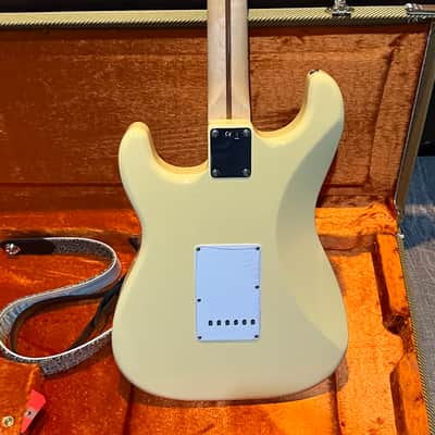 Fender Yngwie Malmsteen Artist Series Signature Stratocaster with Maple Fretboard 2007 - Present - Vintage White image 3