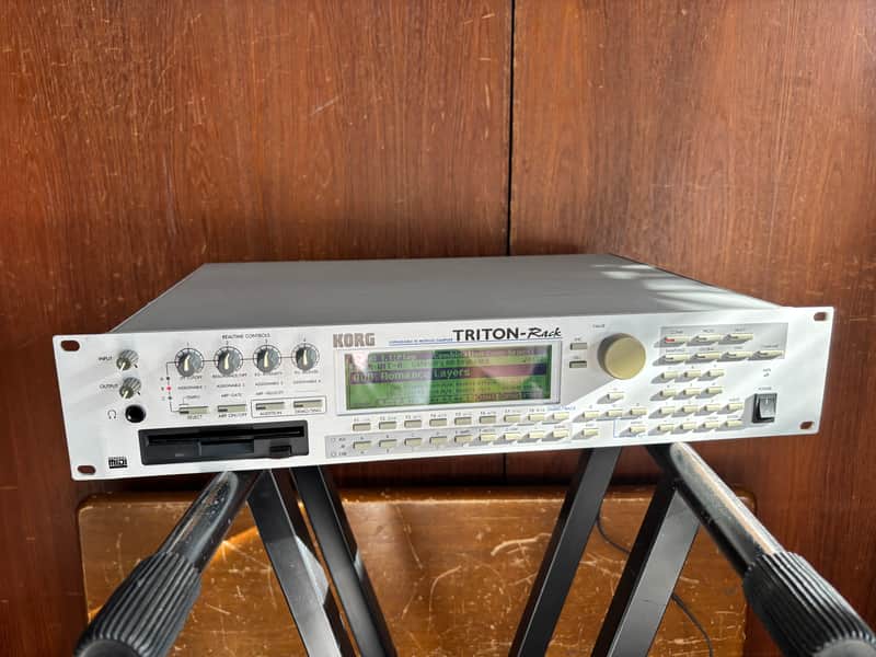 Korg Triton Rack Rackmount 60-Voice Polyphonic Workstation (2000