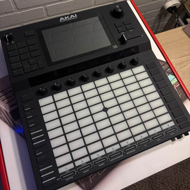 Akai Force Standalone Music Production / DJ Performance System 2019 - Black image 1
