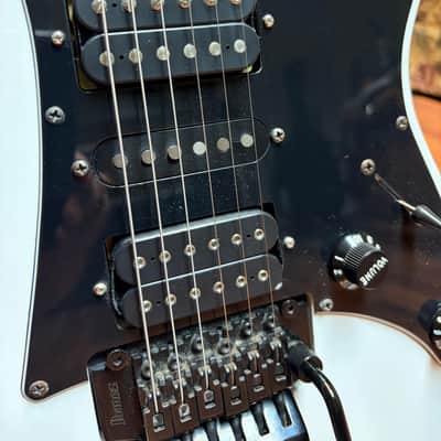 Ibanez RG450MB Modified with a DiMarzio Super Distortion in the bridge and a Air Norton in the Neck with Case image 10