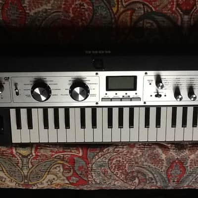 Korg MicroKORG XL 37-Key Synthesizer/Vocoder 2010s - Black image 2