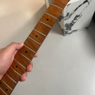 1 Large headstock 24 inch Round stainless steel 4a 22 frets Roasted flame Maple guitar neck 24inch hole 10mm Satin for JAGUAR body， image 1