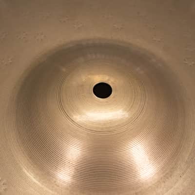 Zildjian 18" Medium Crash image 13