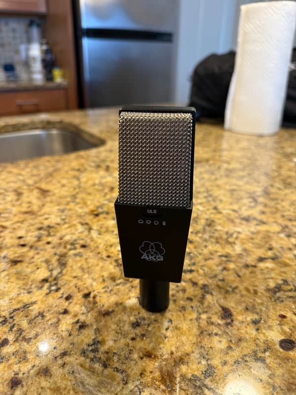 AKG C414 B ULS Large Diaphragm Multipattern Condenser Microphone