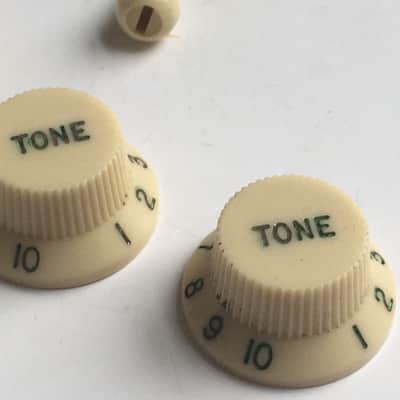 Cream Aged Relic Green Fonts Reissue Fender Strat Pickup Covers 3 Knobs Full Set image 7