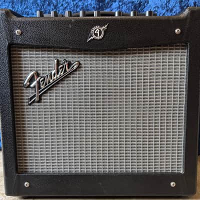 Fender Mustang 1 V.2 modeling guitar amp - Black image 1