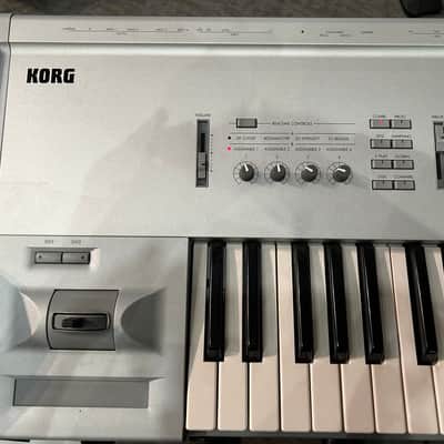 Korg Triton 61-Key 62-Voice Polyphonic Workstation 1999 - 2000 - Silver image 2